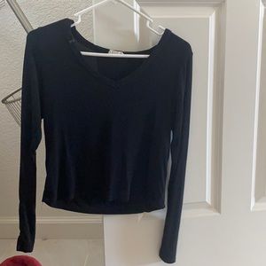 hi i’m selling this shirt for $5. goes with a lot